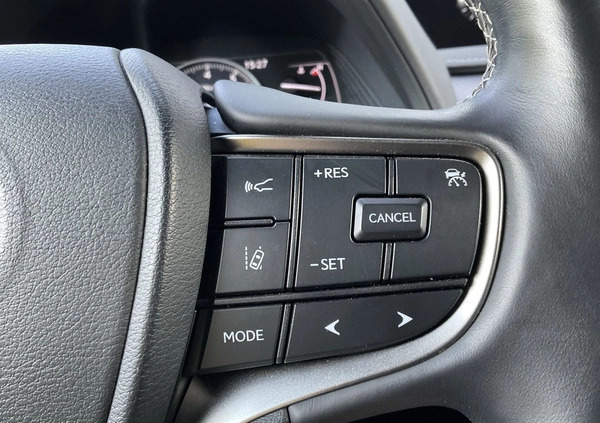 Lexus UX cena 129900 przebieg: 30760, rok produkcji 2020 z Kraków małe 466
